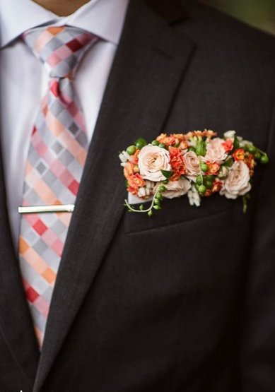 Бутоньерка на карман Ц10055 - Салон цветов ЦВЕТЕЛЬЕ