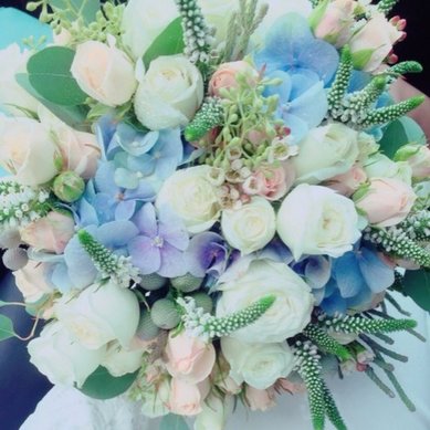 Букет с голубой гортензией Ц10078 - Салон цветов ЦВЕТЕЛЬЕ