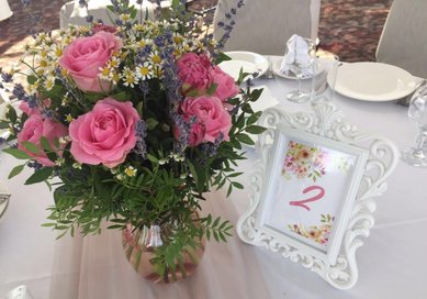 Букет на стол гостей Ц10243 - Салон цветов ЦВЕТЕЛЬЕ