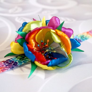 Аксессуар из цветов Р10497 - Свадебные букеты и аксессуары из атласных лент Ромашковая свадьба...