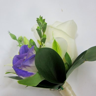 Бутоньерка 7 С9870 - Салон цветов Супермаркет цветов и подарков