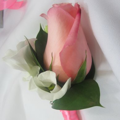 Бутоньерка 10 С9873 - Салон цветов Супермаркет цветов и подарков