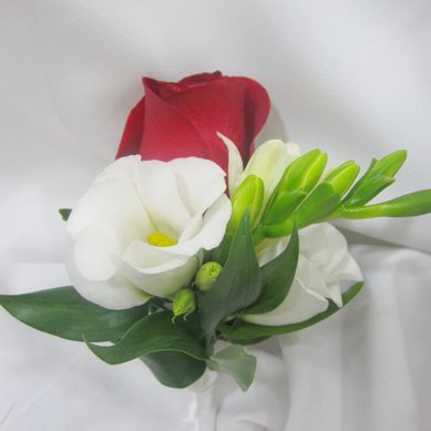 Бутоньерка 15 С9878 - Салон цветов Супермаркет цветов и подарков