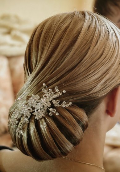 Свадебная прическа Авторский низкий пучок (E19815) - Стилист-имиджмейкер Elena Ray